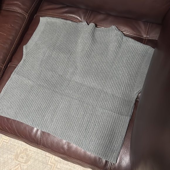 NWOT Ugerlov Women’s Knit Pullover Sweater Top Size M Dark Gray Color - Picture 3 of 10